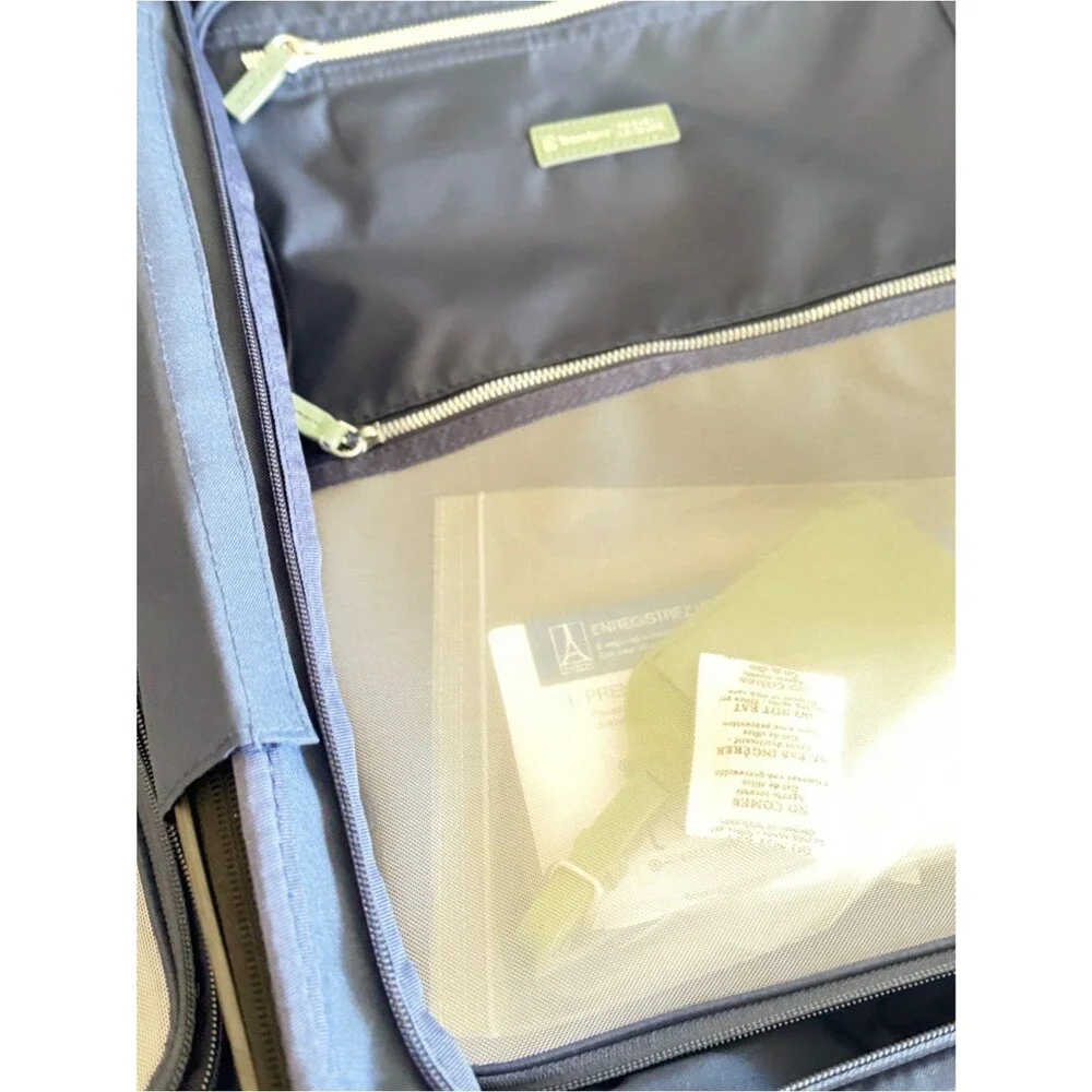 Unbranded sleek mint
